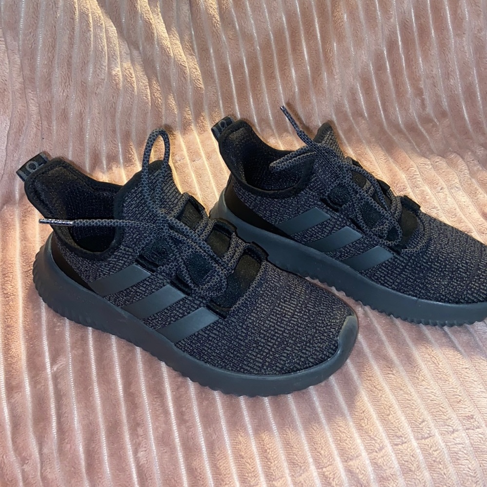 Like new Adidas CloudFoam Sneakers Size 4Y.
